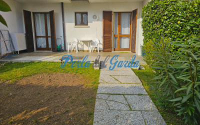 VENDUTO. 500. Sirmione. Bilocale con giardino, garage, piscina.