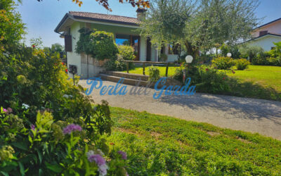515. Colà di Lazise. Villa singola, giardino, box, taverna.