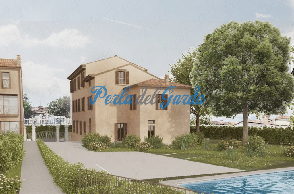 520. Castelnuovo d/G. Trilocale con giardino, garage e piscina comune